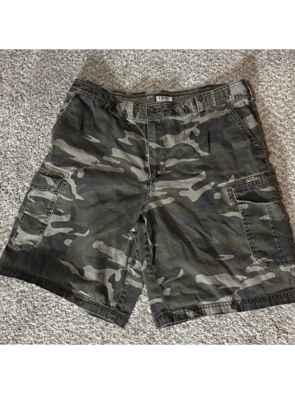 IZOD Cargo Shorts Men's Size 36 Green Camouflage Cotton Relaxed Fit
